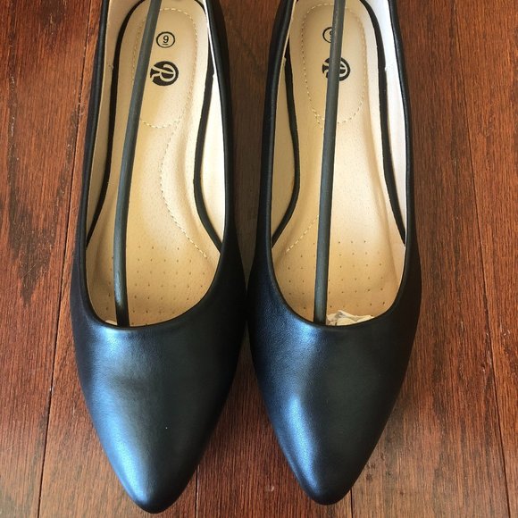Rekayla Shoes - NWT Black Pointed-toe Flats